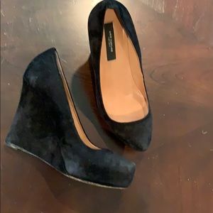 Ann Taylor blk suede platform wedges 6.5 EUC